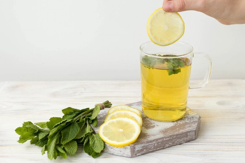 Lemon balm tea served in a glass, ideal for boosting metabolism and supporting weight loss.